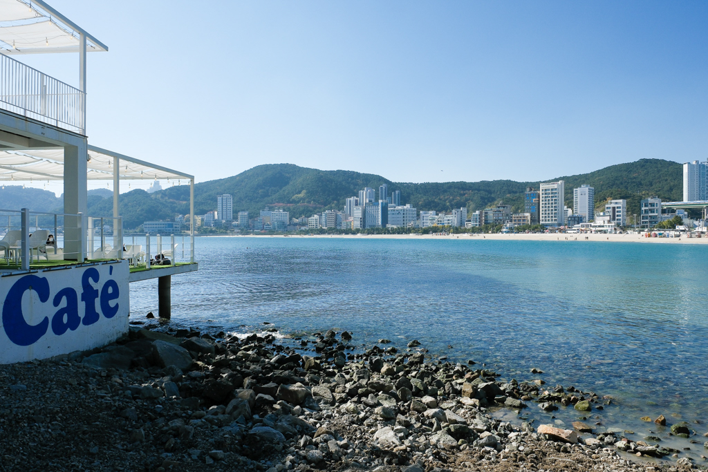 韓國釜山｜松亭海水浴場．釜山純白貝殼灣沙灘，散步到竹島公園松日亭 @飛天璇的口袋