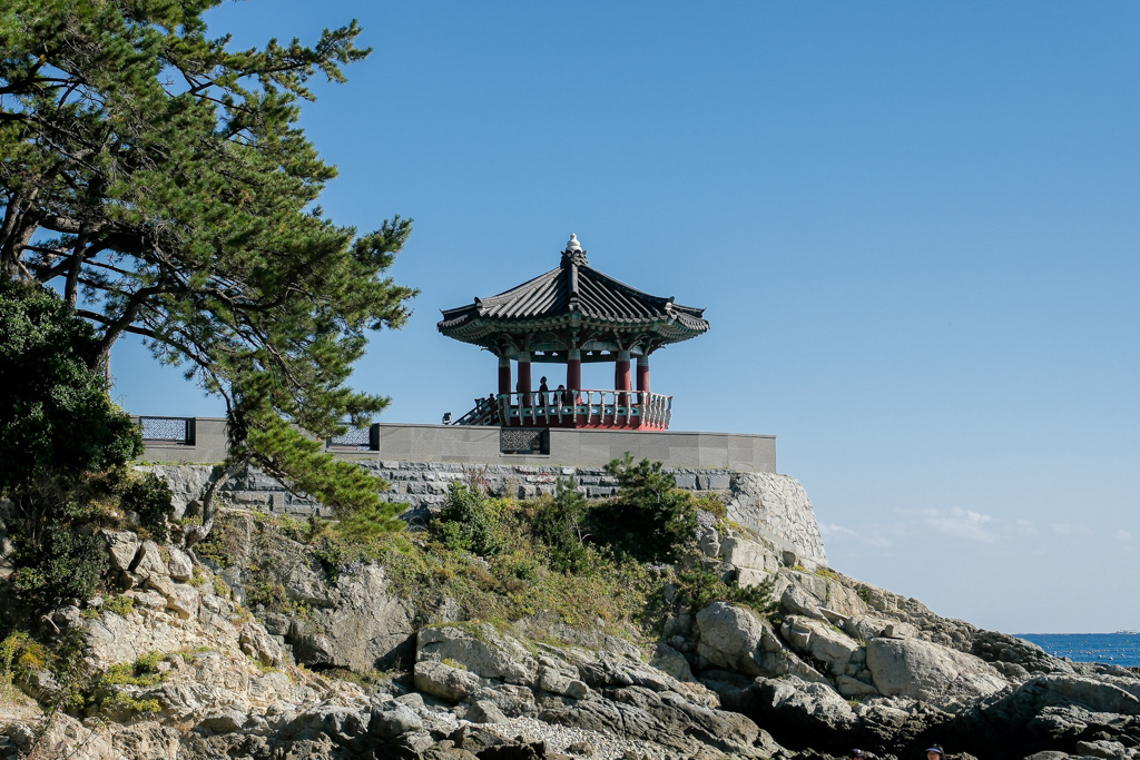 韓國釜山｜松亭海水浴場．釜山純白貝殼灣沙灘，散步到竹島公園松日亭 @飛天璇的口袋