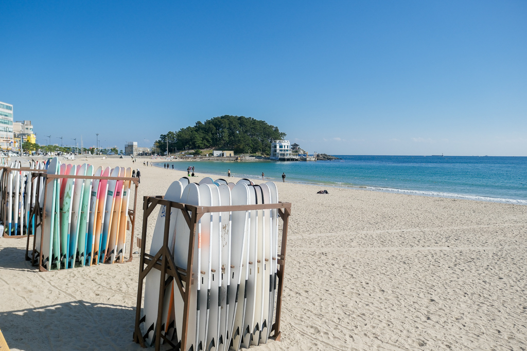 韓國釜山｜松亭海水浴場．釜山純白貝殼灣沙灘，散步到竹島公園松日亭 @飛天璇的口袋