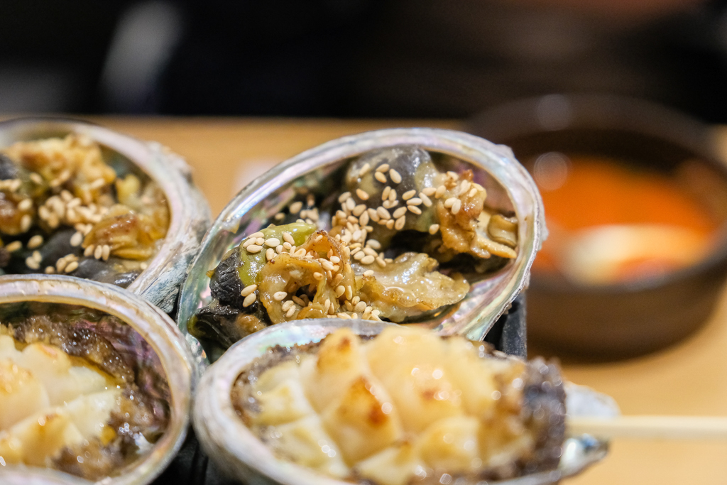 韓國釜山｜機張末家鮑魚粥 日光店．超浮誇的海鮮饗宴，釜山鮮美好吃的鮑魚粥 @飛天璇的口袋