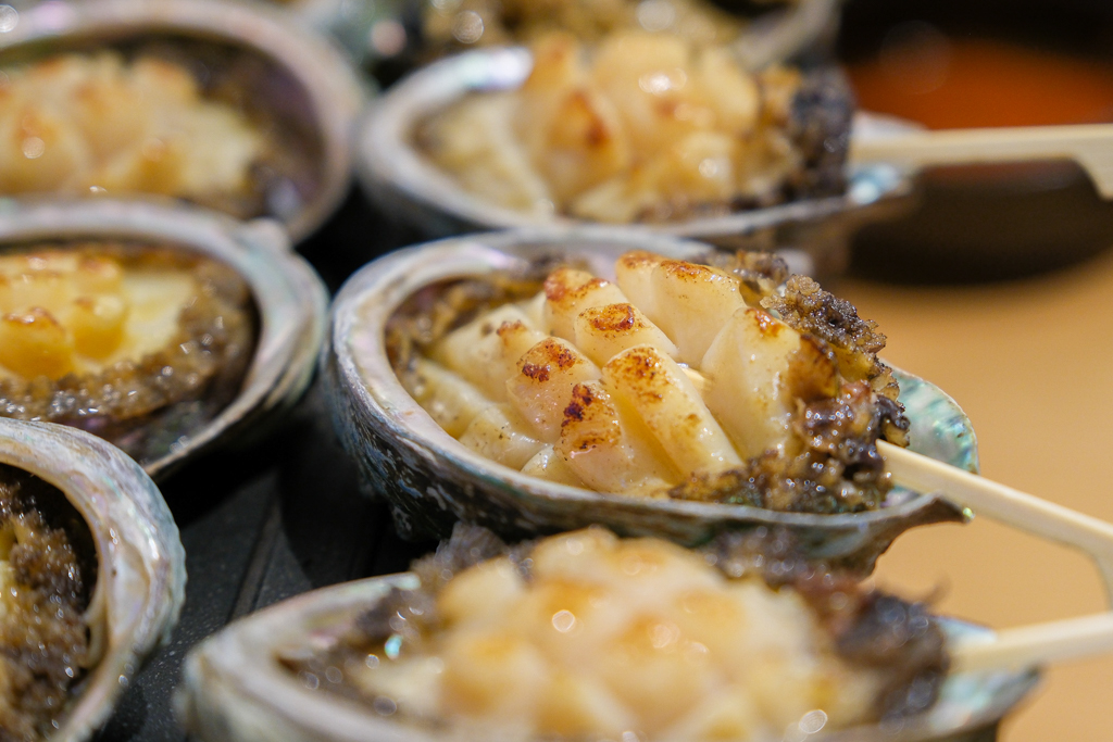 韓國釜山｜機張末家鮑魚粥 日光店．超浮誇的海鮮饗宴，釜山鮮美好吃的鮑魚粥 @飛天璇的口袋