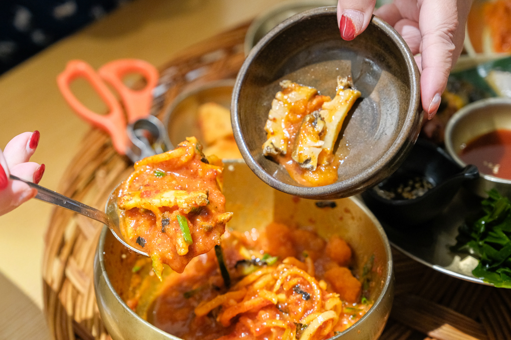 韓國釜山｜機張末家鮑魚粥 日光店．超浮誇的海鮮饗宴，釜山鮮美好吃的鮑魚粥 @飛天璇的口袋