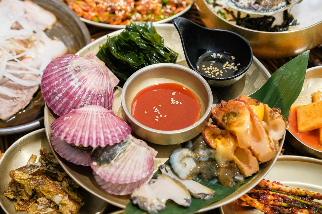 韓國釜山｜機張末家鮑魚粥 日光店．超浮誇的海鮮饗宴，釜山鮮美好吃的鮑魚粥 @飛天璇的口袋