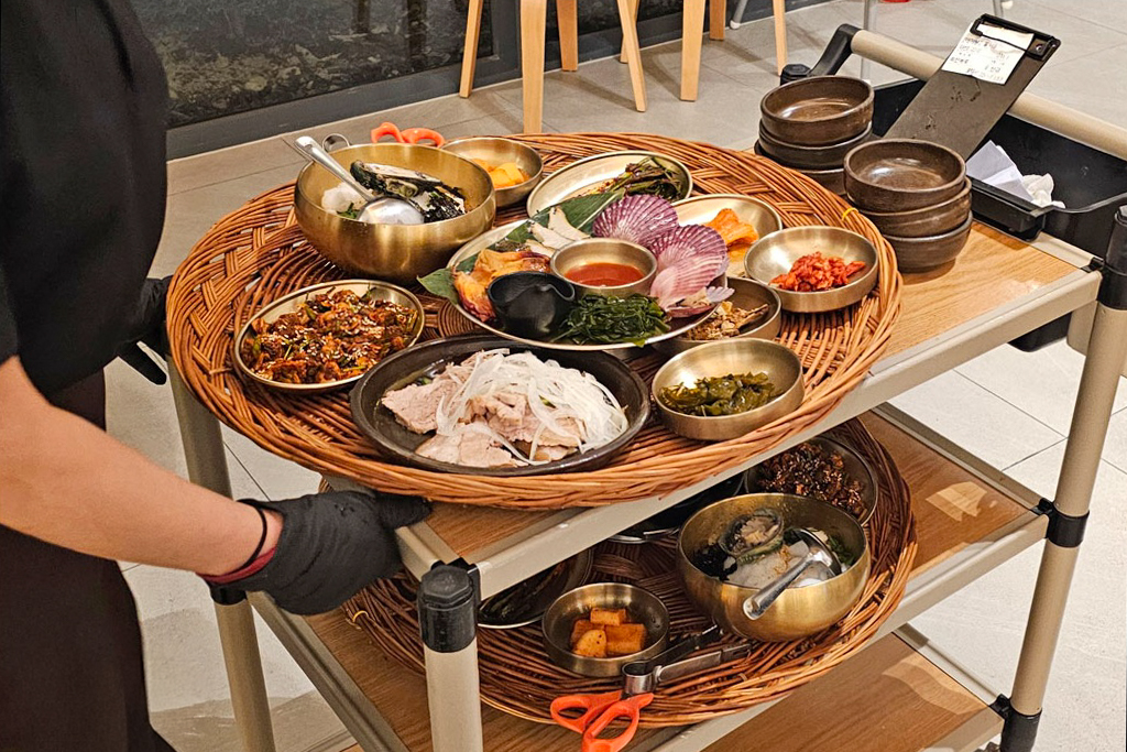 韓國釜山｜機張末家鮑魚粥 日光店．超浮誇的海鮮饗宴，釜山鮮美好吃的鮑魚粥 @飛天璇的口袋