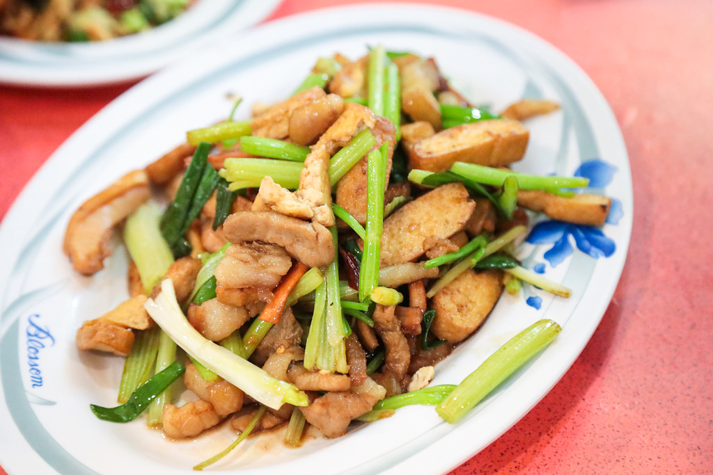 苗栗頭份｜永昇客家小館．一桌2500不到還打包，餐點份量多CP值高，白飯免費吃到飽 @飛天璇的口袋