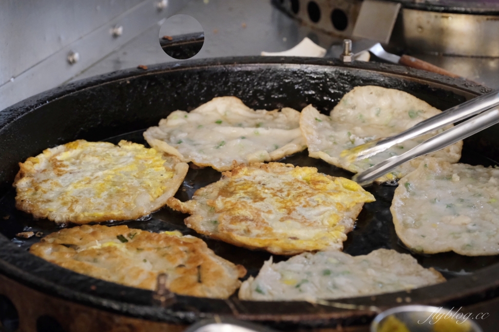 嘉義東區｜阿娥手作蛋餅．粉漿古早味手作餅，蔥油餅和煎粿的交織口感 @飛天璇的口袋