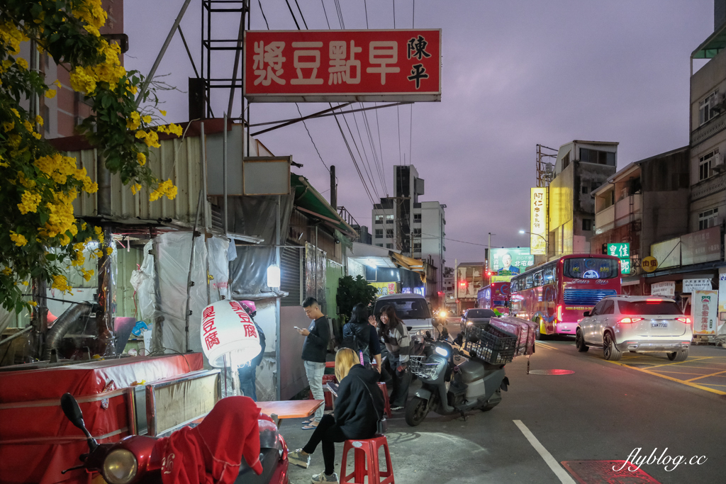 台中北屯｜陳平臭豆腐．阿婆一個人獨立作業，水湳30年鐵皮屋臭豆腐 @飛天璇的口袋