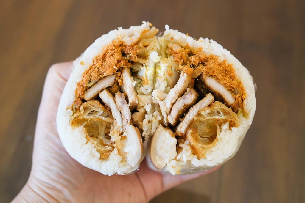 台中北屯｜奶油叔飯糰．北屯超低調飯糰攤，必點招牌豬飯糰 @飛天璇的口袋