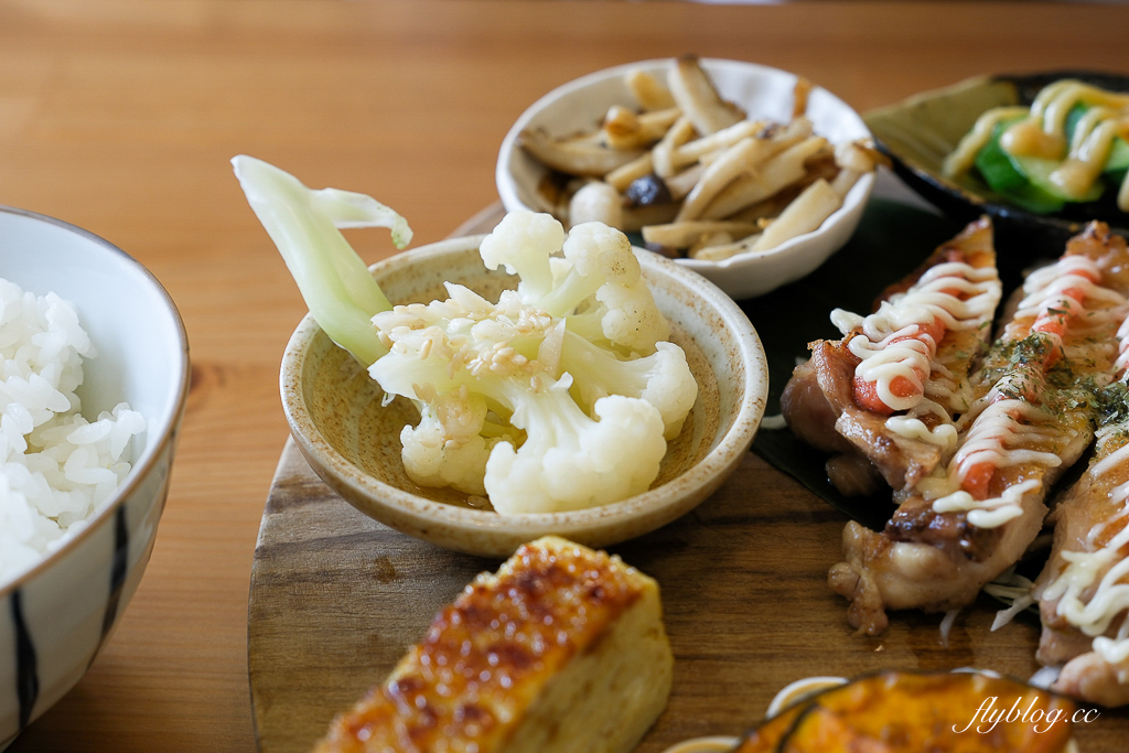台中西區｜莯莯朝朝小食院．台中日式定食專賣，吃得到日式烤飯糰 @飛天璇的口袋