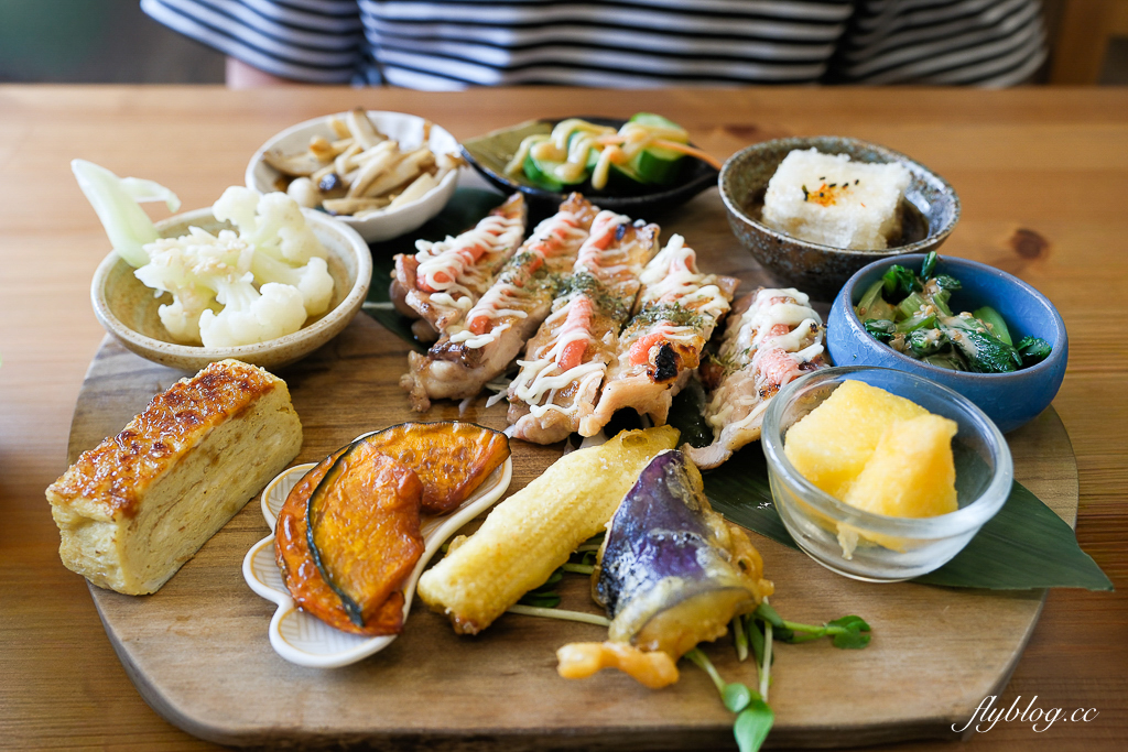 台中西區｜莯莯朝朝小食院．台中日式定食專賣，吃得到日式烤飯糰 @飛天璇的口袋