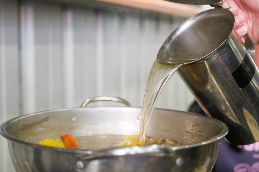 台中北屯｜味首席紅蟳薑母鴨．現點現撈的紅蟳，還有鹹菜鴨肉湯，一年四季不休息 @飛天璇的口袋