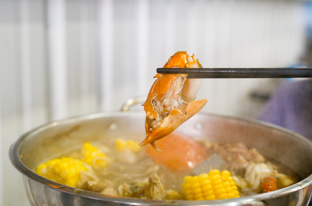 台中北屯｜味首席紅蟳薑母鴨．現點現撈的紅蟳，還有鹹菜鴨肉湯，一年四季不休息 @飛天璇的口袋