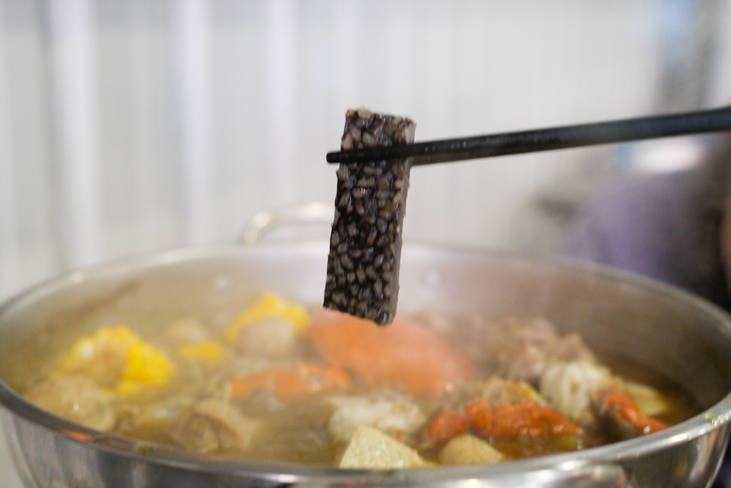 台中北屯｜味首席紅蟳薑母鴨．現點現撈的紅蟳，還有鹹菜鴨肉湯，一年四季不休息 @飛天璇的口袋