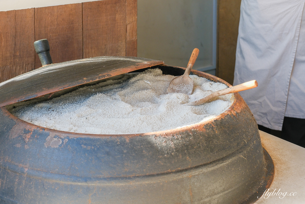 韓國釜山｜自然島鹽麵包．海雲台鹽可頌排隊名店，海岸列車尾浦站正對面 @飛天璇的口袋