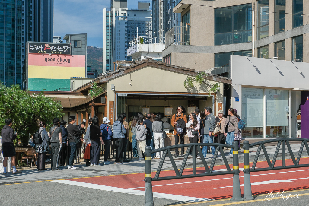 韓國釜山｜自然島鹽麵包．海雲台鹽可頌排隊名店，海岸列車尾浦站正對面 @飛天璇的口袋