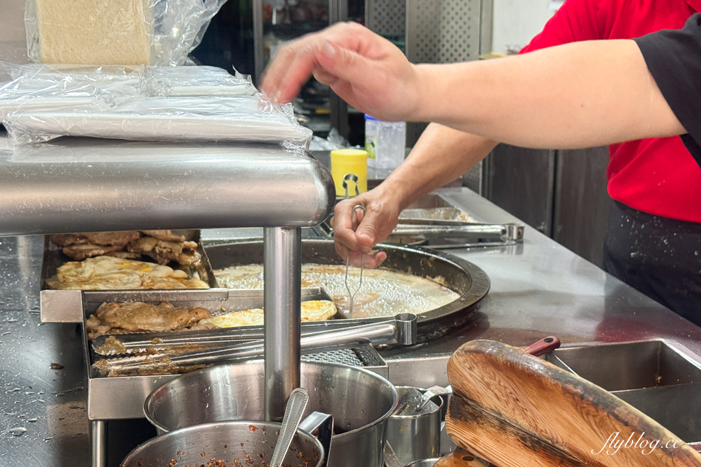 台中北區｜日日利海盜飯糰．貴的跟搶劫沒兩樣，一賣40年的一中街飯糰 @飛天璇的口袋