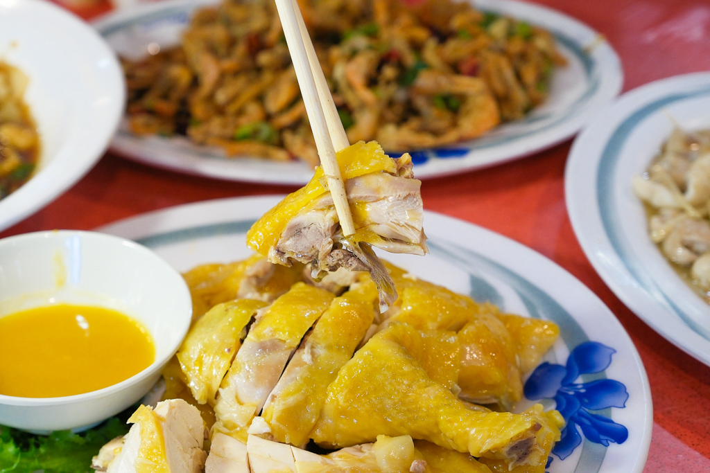 苗栗頭份｜永昇客家小館．一桌2500不到還打包，餐點份量多CP值高，白飯免費吃到飽 @飛天璇的口袋