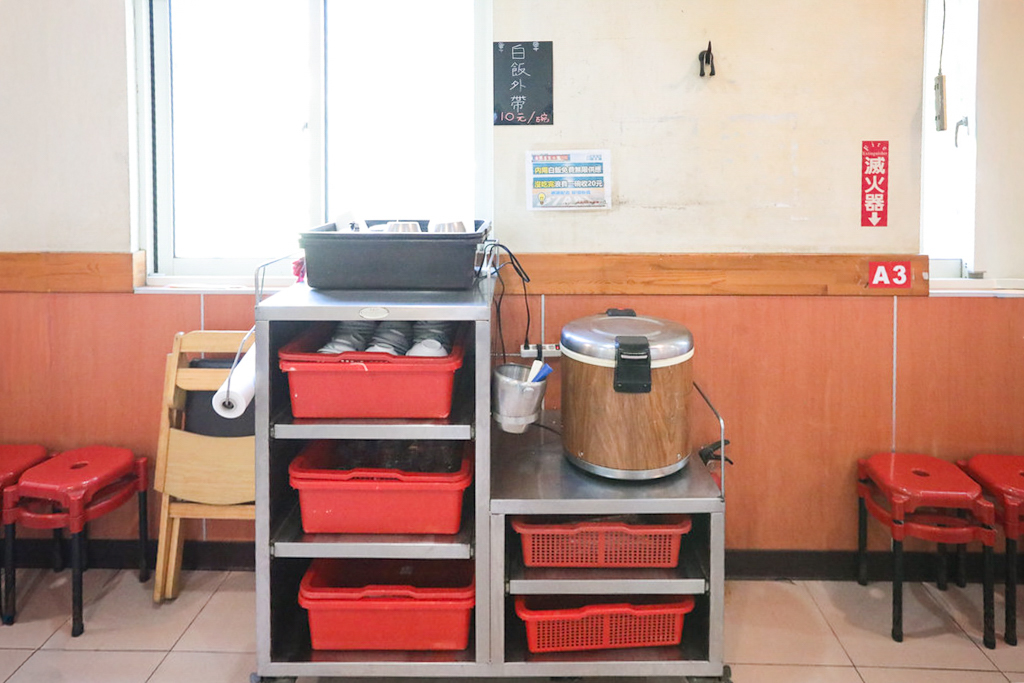 苗栗頭份｜永昇客家小館．一桌2500不到還打包，餐點份量多CP值高，白飯免費吃到飽 @飛天璇的口袋