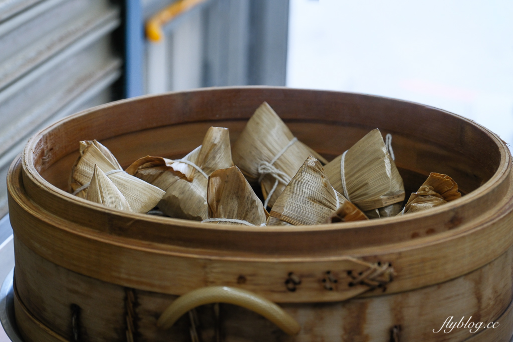 【圓光排肉餐盒】頭份國光客運旁便當搬家了，66年的老店老闆娘親自掌廚 @飛天璇的口袋