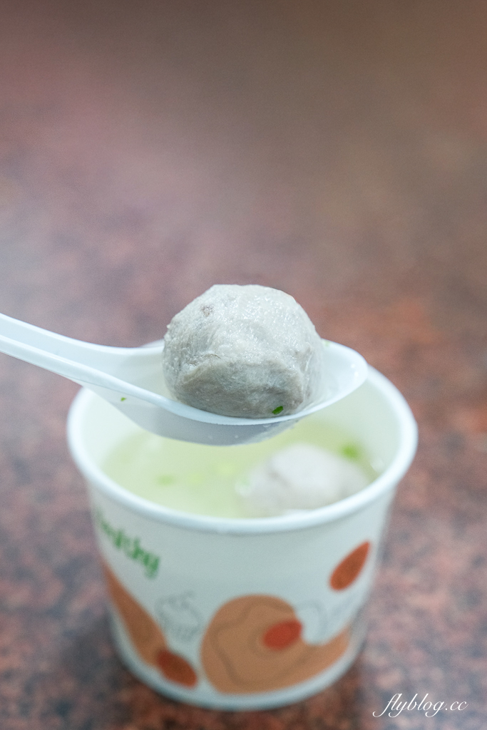 【圓光排肉餐盒】頭份國光客運旁便當搬家了，66年的老店老闆娘親自掌廚 @飛天璇的口袋