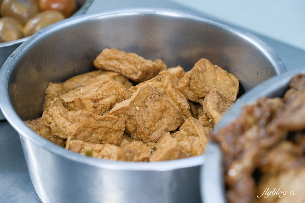 【圓光排肉餐盒】頭份國光客運旁便當搬家了，66年的老店老闆娘親自掌廚 @飛天璇的口袋