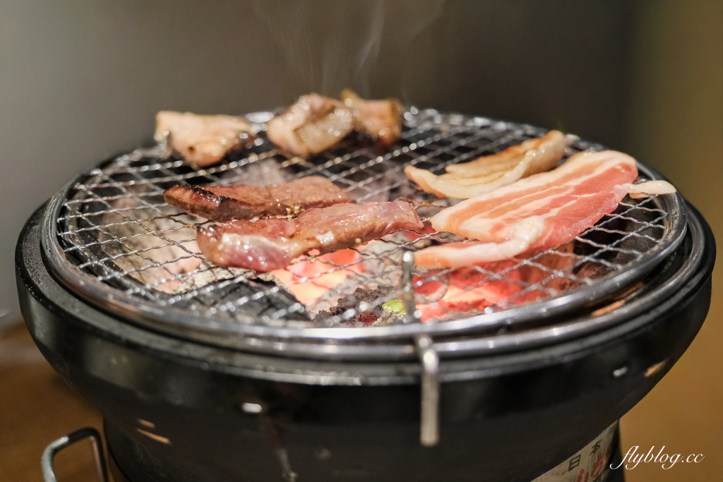 日本北海道｜炭火ホルモン きくち家．旭川人氣燒肉餐廳，必點各式鹽味內臟類 @飛天璇的口袋