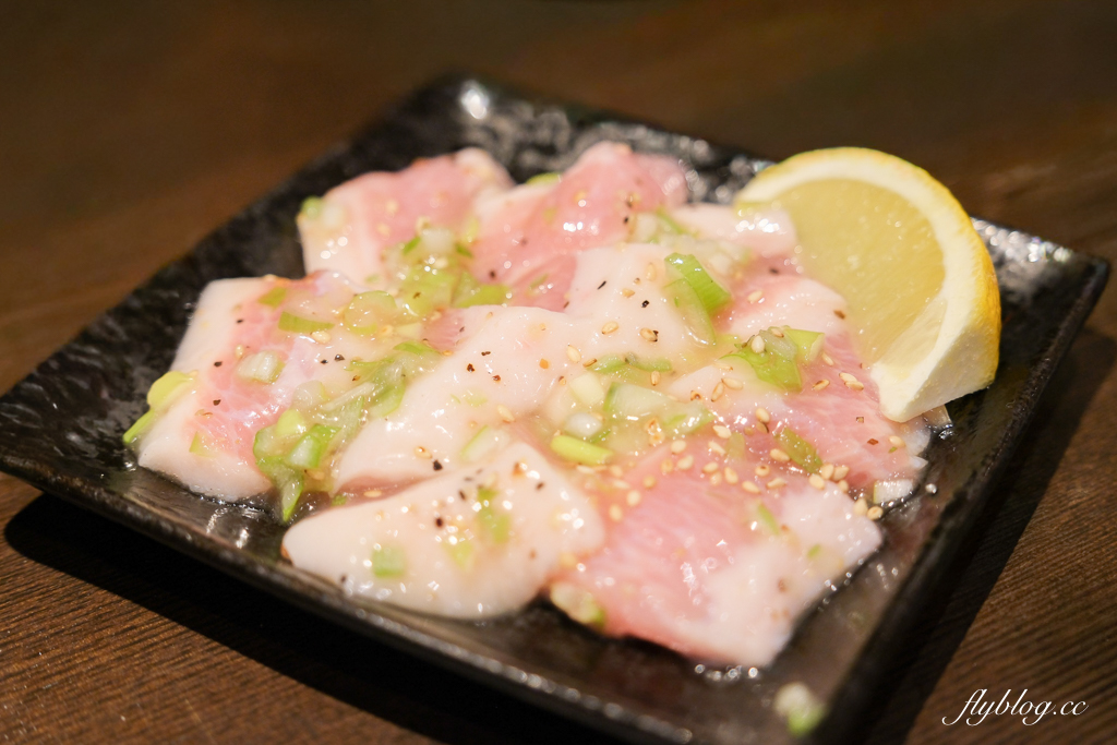 日本北海道｜炭火ホルモン きくち家．旭川人氣燒肉餐廳，必點各式鹽味內臟類 @飛天璇的口袋