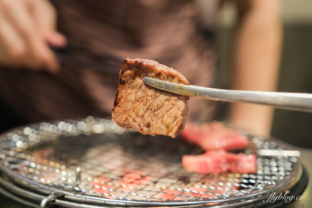 日本北海道｜炭火ホルモン きくち家．旭川人氣燒肉餐廳，必點各式鹽味內臟類 @飛天璇的口袋