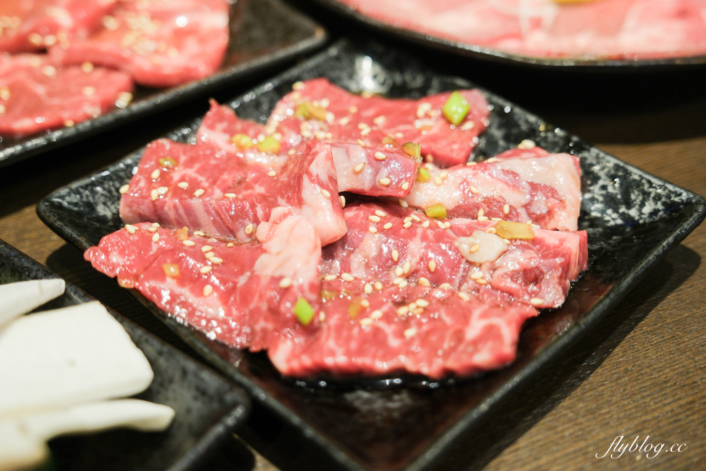 日本北海道｜炭火ホルモン きくち家．旭川人氣燒肉餐廳，必點各式鹽味內臟類 @飛天璇的口袋