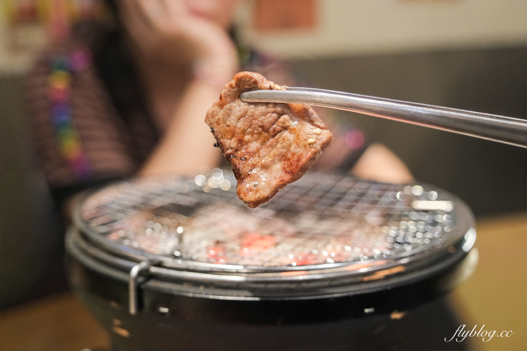 日本北海道｜炭火ホルモン きくち家．旭川人氣燒肉餐廳，必點各式鹽味內臟類 @飛天璇的口袋