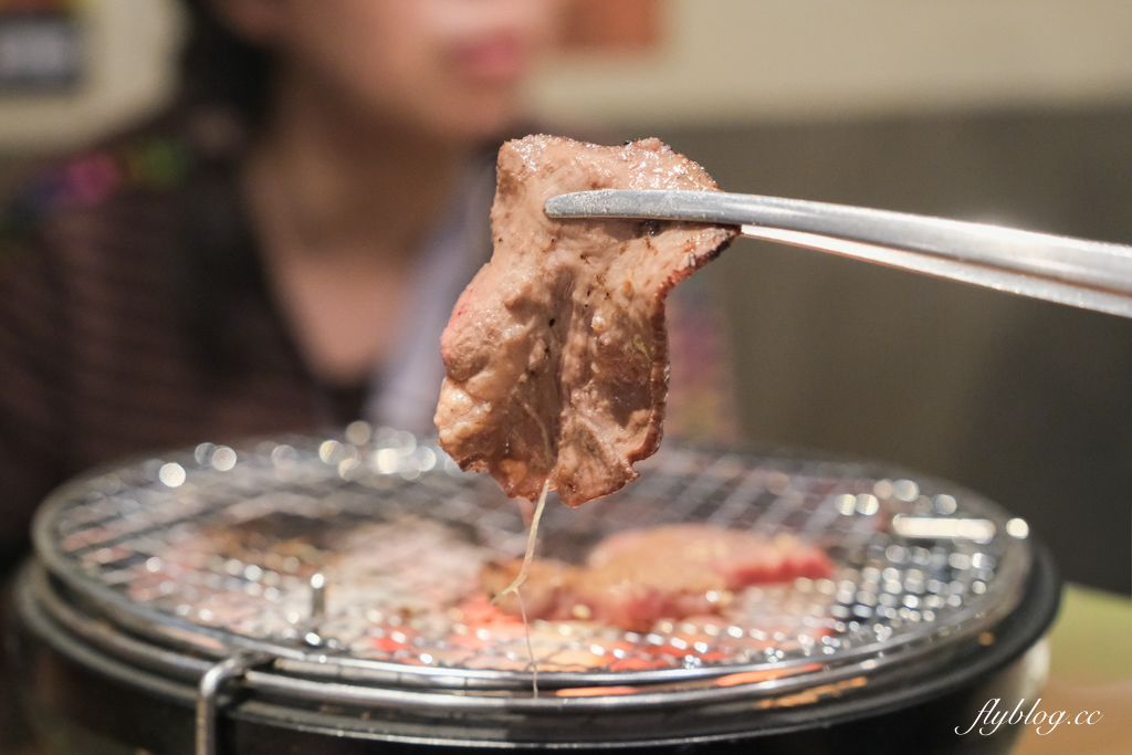 日本北海道｜炭火ホルモン きくち家．旭川人氣燒肉餐廳，必點各式鹽味內臟類 @飛天璇的口袋