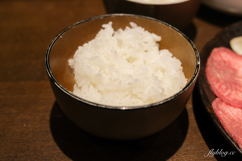 日本北海道｜炭火ホルモン きくち家．旭川人氣燒肉餐廳，必點各式鹽味內臟類 @飛天璇的口袋