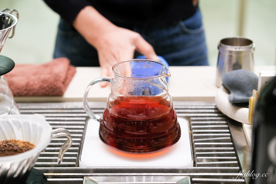 韓國釜山｜MOMOS COFFEE．韓國首位世界咖啡師冠軍，影島倉庫風咖啡館推薦 @飛天璇的口袋