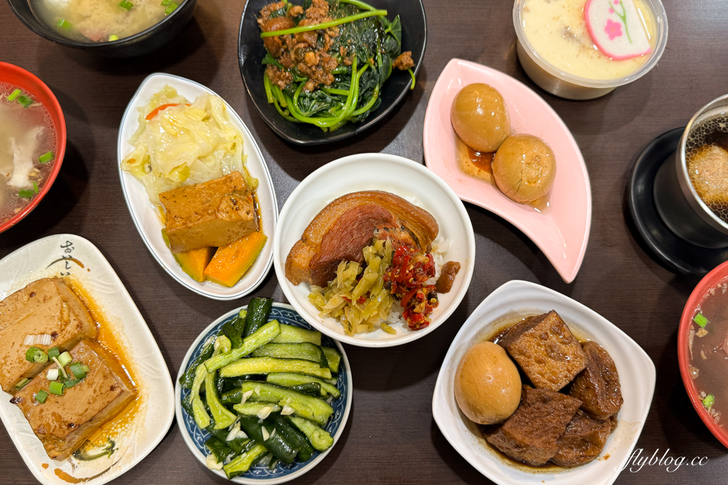 【台中親子餐廳】小樂圓．Oden Good日式親子餐廳。有二樓高的旋轉溜滑梯、室外沙坑、童書繪本、親子廁所，沒有哺乳室也沒有尿布檯 @飛天璇的口袋