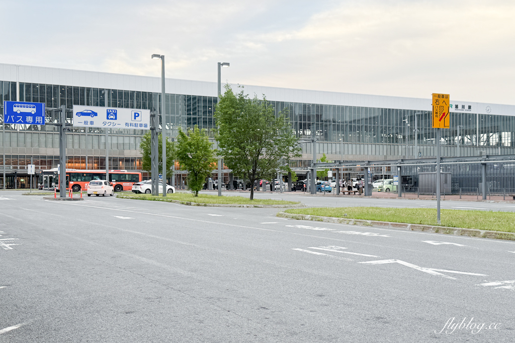 日本北海道｜東橫INN 北海道旭川站東口．旭川車站步行5分鐘，對面就是租車公司 @飛天璇的口袋