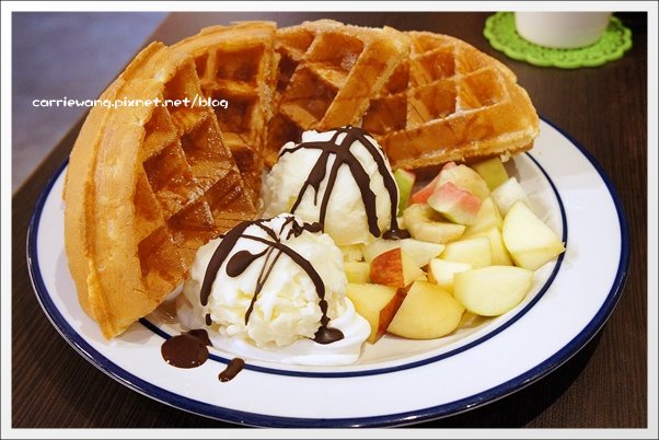 【台中咖啡館】小樹咖啡．Tree Coffee。喝完下午茶後可以順便逛服飾店&hellip; @飛天璇的口袋