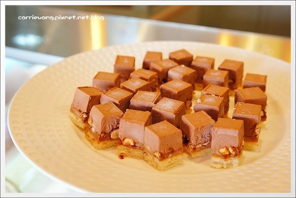 【台中蛋糕甜點】月之戀人．Moon Lover。好吃清爽的檸檬蛋糕，結婚禮餅和彌月禮盒也很推薦哦！ @飛天璇的口袋