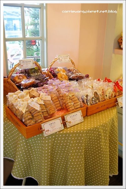 【台中蛋糕甜點】月之戀人．Moon Lover。好吃清爽的檸檬蛋糕，結婚禮餅和彌月禮盒也很推薦哦！ @飛天璇的口袋