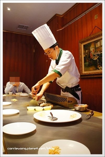 台中西屯｜大巨人鐵板燒．商業午餐 $980元，很便宜又超值！ @飛天璇的口袋