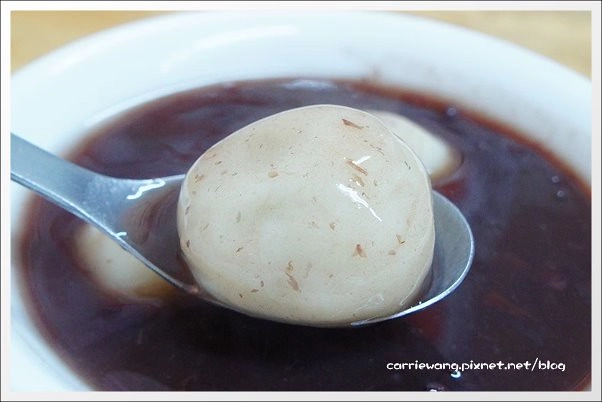 【台中小吃美食】翔記湯圓。台中老字號湯圓店，媒體也來報導，甜湯圓鹹湯圓都好吃！ @飛天璇的口袋