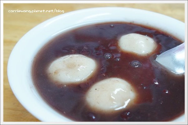 【台中小吃美食】翔記湯圓。台中老字號湯圓店，媒體也來報導，甜湯圓鹹湯圓都好吃！ @飛天璇的口袋