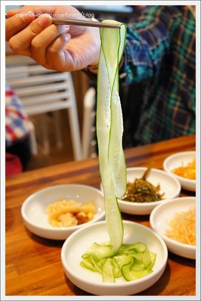 【台中韓式餐廳】豆腐35．TOFU thirty five@文心店。有咖啡館氛圍的韓式餐廳，小菜吃到飽嘛免驚！ @飛天璇的口袋