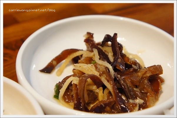 【台中韓式餐廳】豆腐35．TOFU thirty five@文心店。有咖啡館氛圍的韓式餐廳，小菜吃到飽嘛免驚！ @飛天璇的口袋