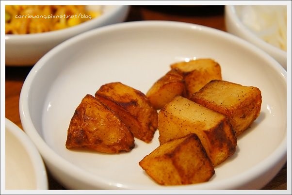 【台中韓式餐廳】豆腐35．TOFU thirty five@文心店。有咖啡館氛圍的韓式餐廳，小菜吃到飽嘛免驚！ @飛天璇的口袋