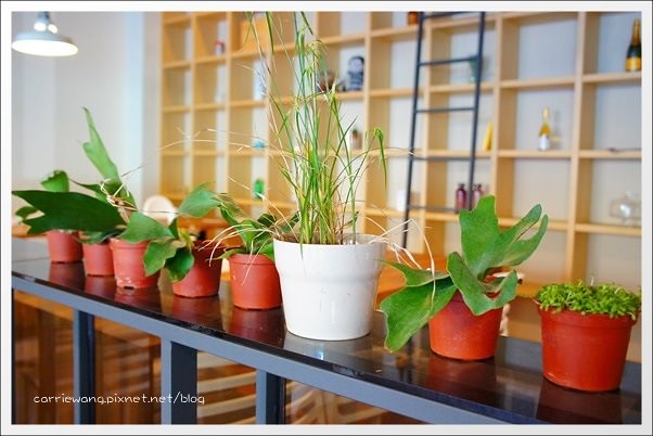 【台中韓式餐廳】豆腐35．TOFU thirty five@文心店。有咖啡館氛圍的韓式餐廳，小菜吃到飽嘛免驚！ @飛天璇的口袋