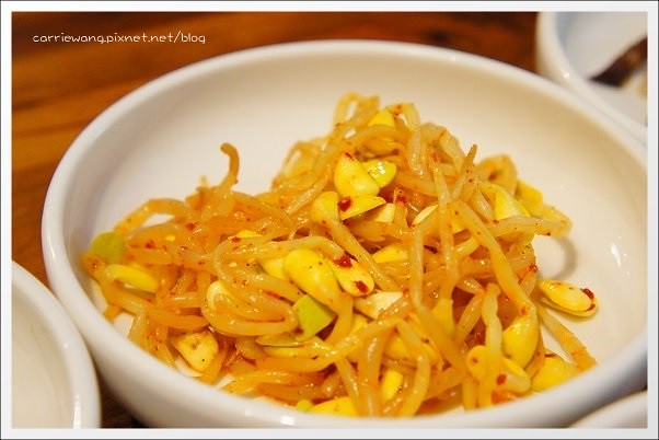 【台中韓式餐廳】豆腐35．TOFU thirty five@文心店。有咖啡館氛圍的韓式餐廳，小菜吃到飽嘛免驚！ @飛天璇的口袋