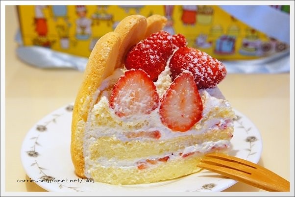 【新竹團購商品】六號花園烘焙坊。季節限定草莓生日蛋糕，清爽好吃大推薦！ @飛天璇的口袋