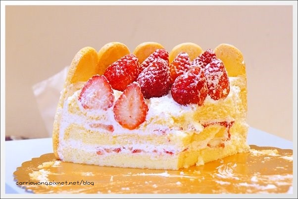 【新竹團購商品】六號花園烘焙坊。季節限定草莓生日蛋糕，清爽好吃大推薦！ @飛天璇的口袋
