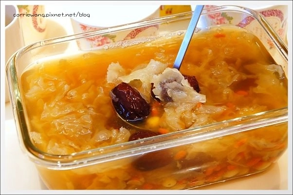 【新竹團購商品】六號花園烘焙坊。季節限定草莓生日蛋糕，清爽好吃大推薦！ @飛天璇的口袋