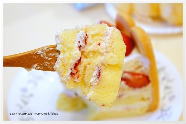 【新竹團購商品】六號花園烘焙坊。季節限定草莓生日蛋糕，清爽好吃大推薦！ @飛天璇的口袋